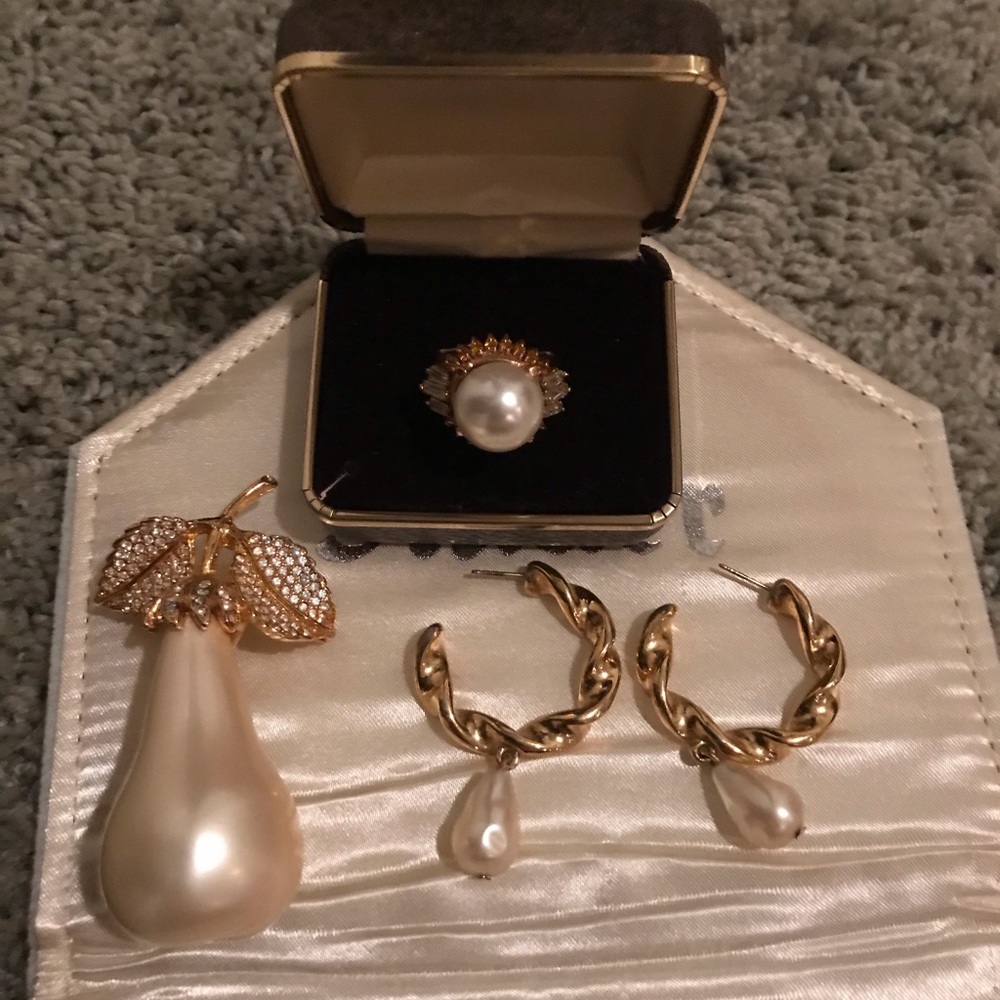 Costume Pearl Jewelry/